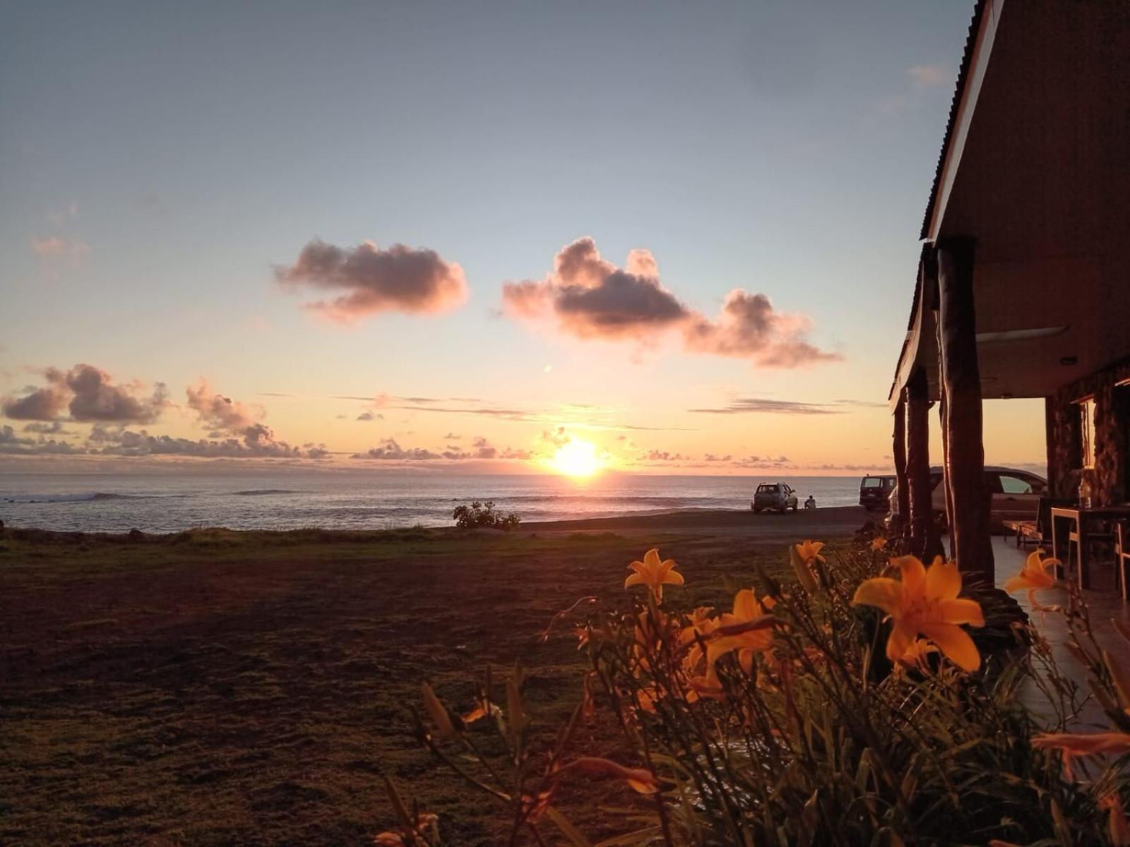 Cabanas & Hostal Tojika Hanga Roa Esterno foto